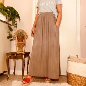 Earthbound Maxi Skirt W pockets!